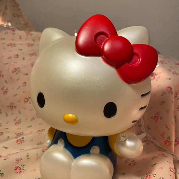 Hello Kitty Piggy Bank - Picture 2 of 6